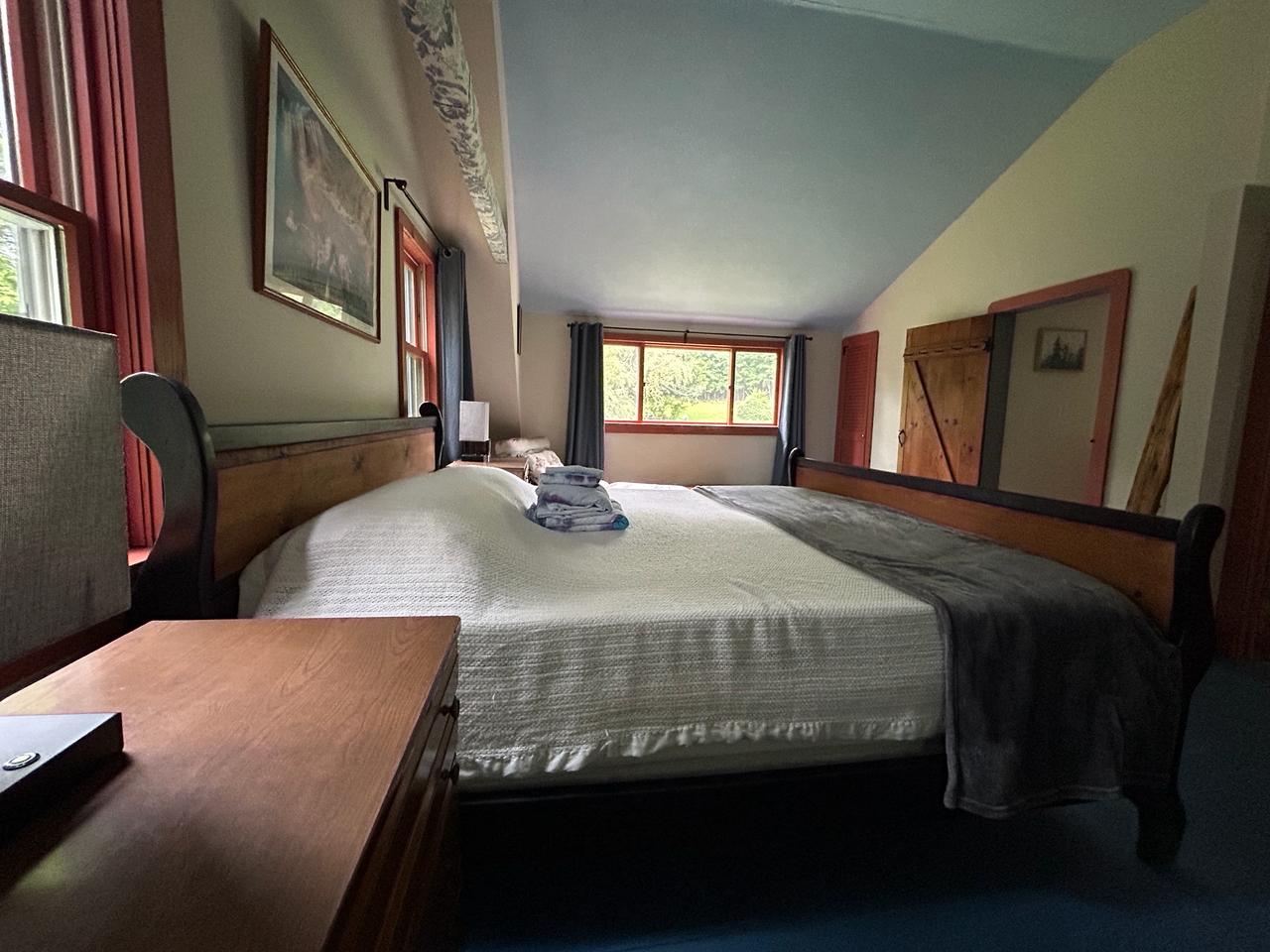 King sleigh bed with vaulted ceiling