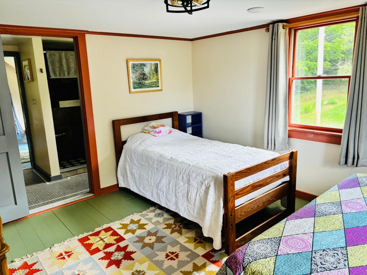 Room with twin beds and kilim rug